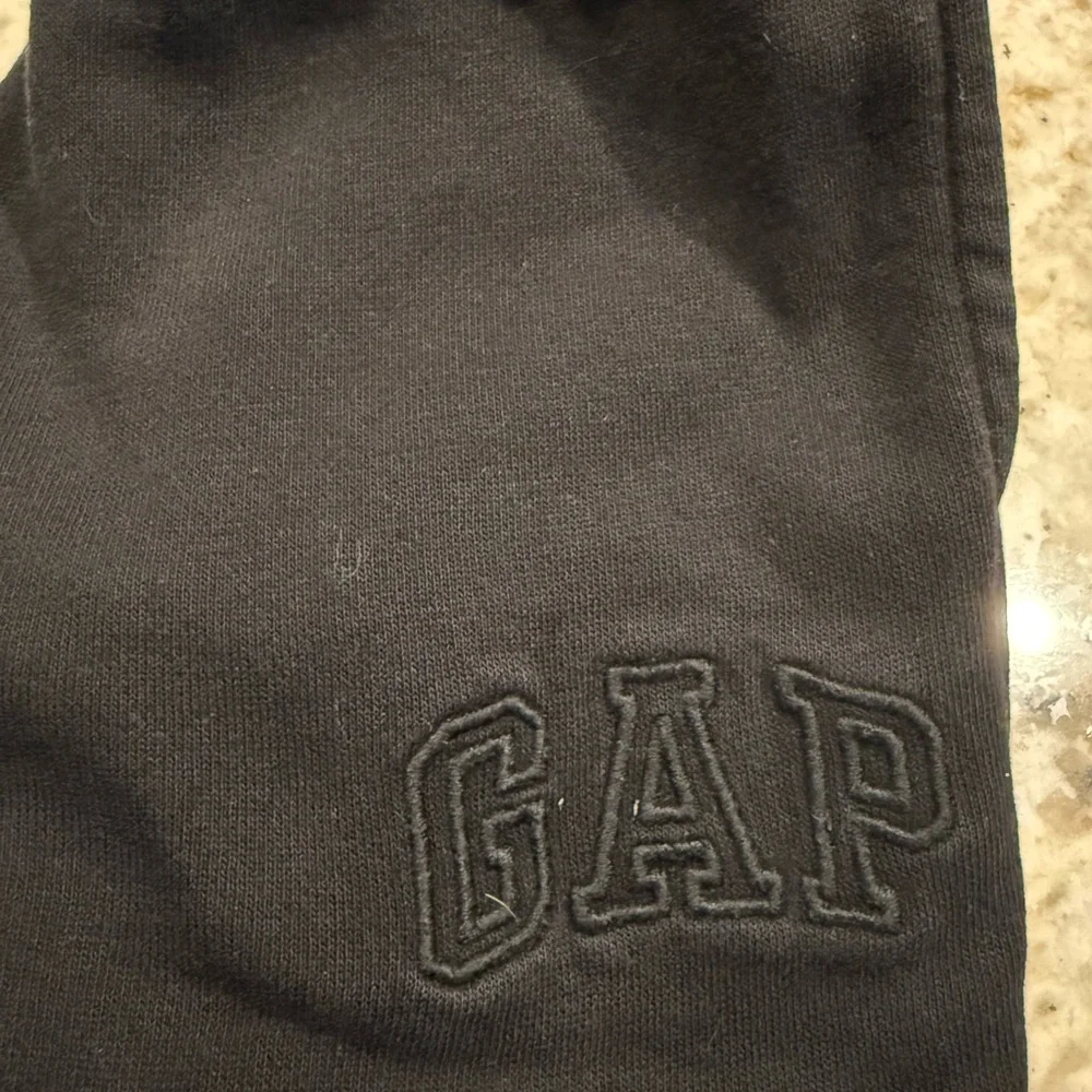*GENTLY WORN* GAP Kids Size 4 Years VintageSoft Arch Logo Joggers - Picture 3 of 6